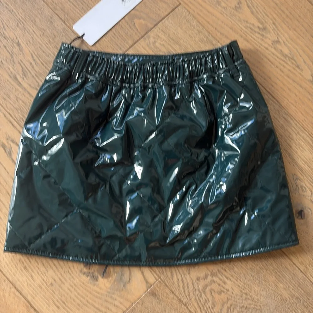 Alo yoga Snomoto Puffer Mini Skirt size small NWT!!